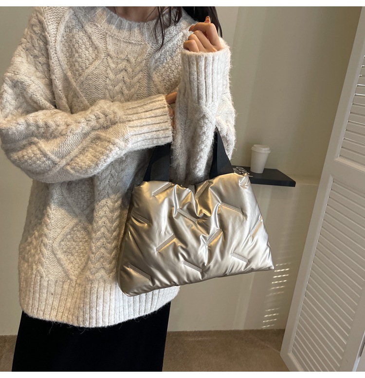 2023 Autumn and Winter Down Cloth Bag Large-Capacity Handbag for Women in Foreign Trade