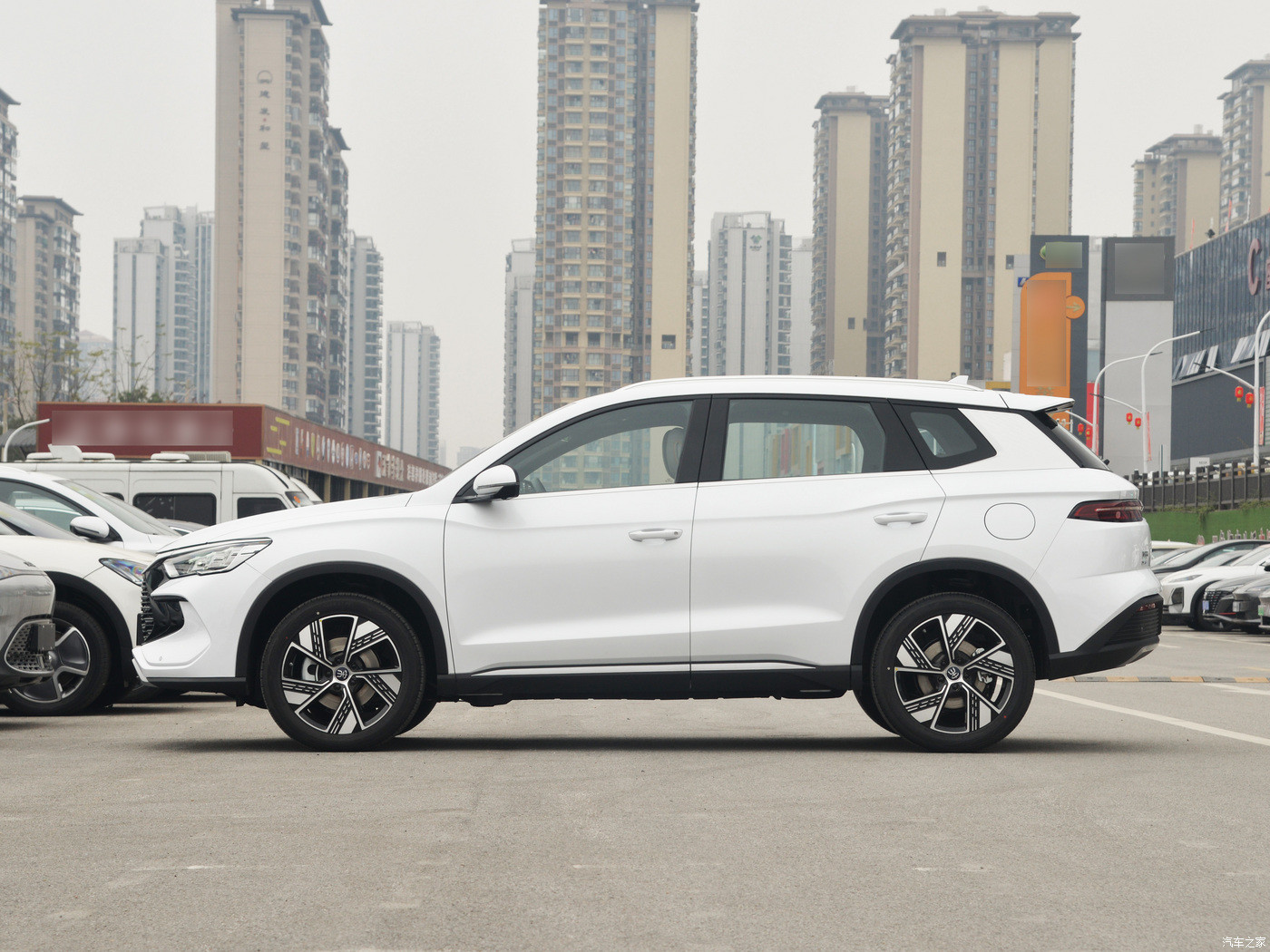 135 Maximum Torque BYD Fully Electric Sedan with Modern Style and LED Headlights