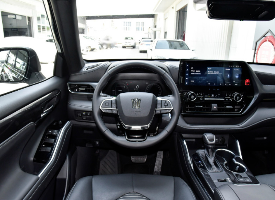 Toyota CROWN KLUGER 2.5L HEV all-wheel-drive flagship version Medium SUV 7 Seats Hybrid
