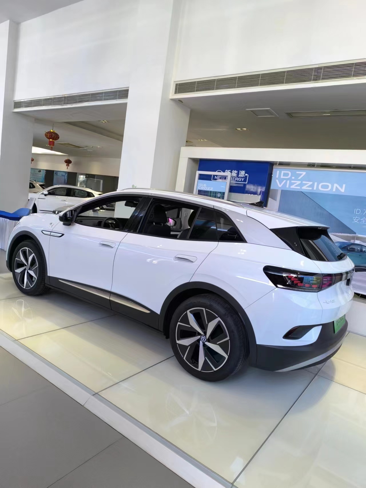 Electric Volkswagen ID4 Crozz Pure Pro SUV 5 Door 5 Seats with 0.5 Hour Charging Time