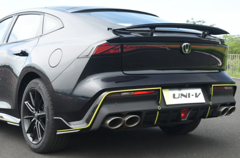 Chang'An UNI-V 2022 2.0T Leading Edition 5 Door 5 Seat Hatchback SUV Compact