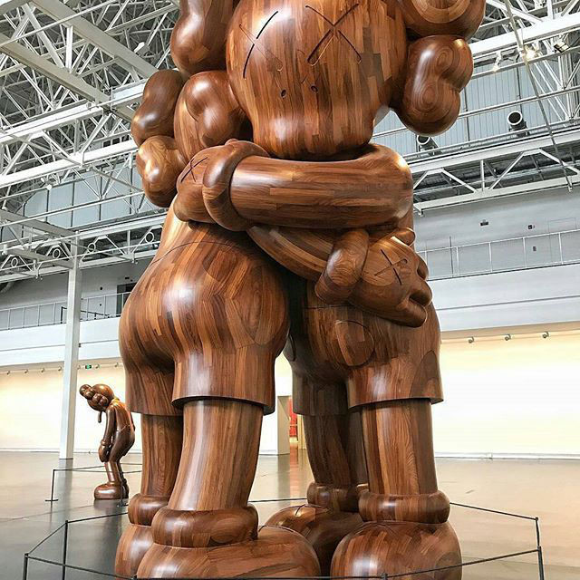 SGS Approved Hand Carved Wood Sculptures Bear Toy Ornament