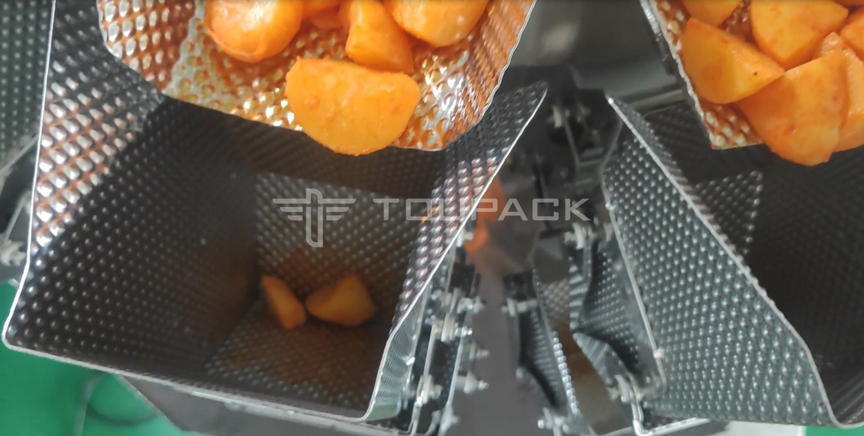 Spicy Potato Cubes Weighing Packing Machine Full Automatic 14 Head Hopper Multihead Weigher