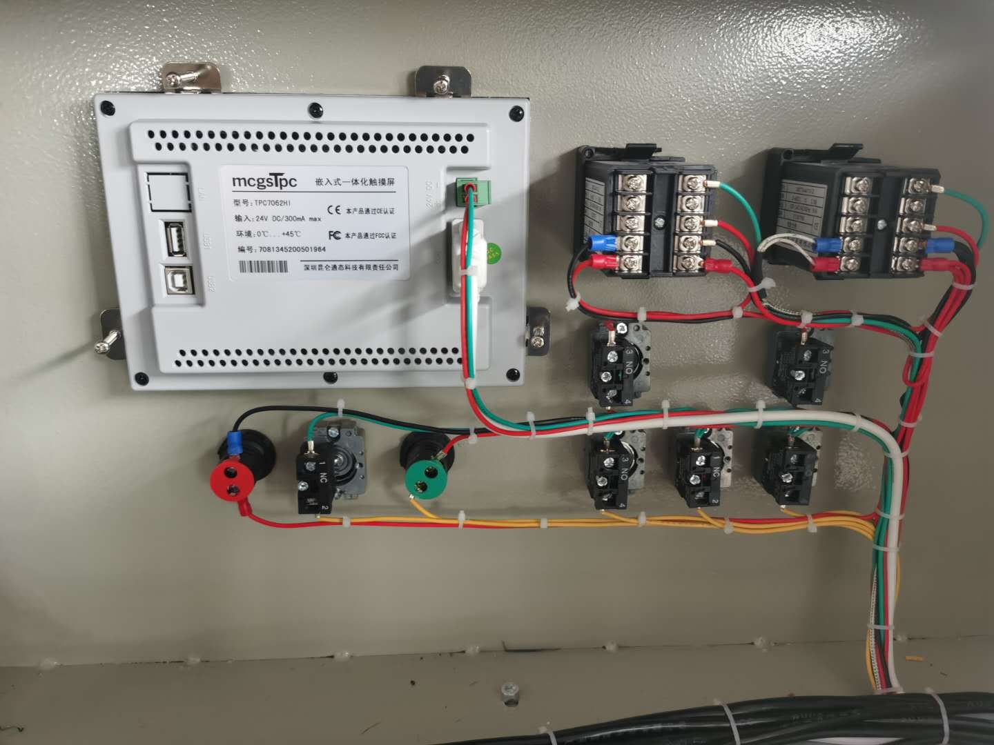 Professional Manufacturer Heat Sealer Package PLC Servo Motor Food Flowing Wrapping Machine