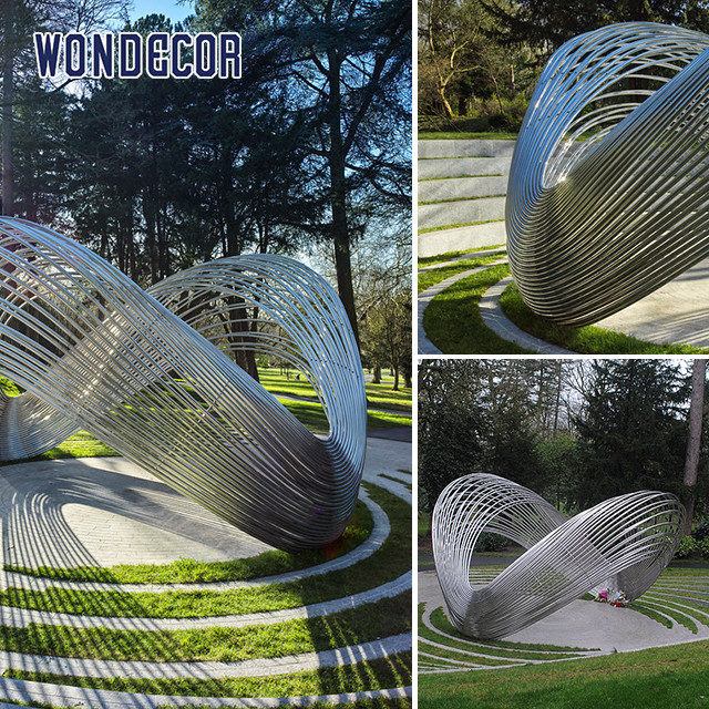 Public Stainless Steel Outdoor Sculpture Large Scale Geometric Line Splicing Curved