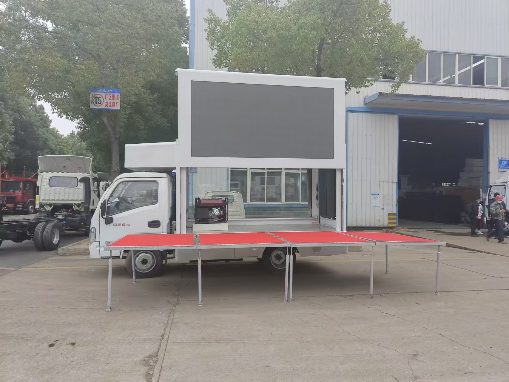 New Advertisement Truck With LED Screen Euro 6 115hp Billboard Advertising Truck