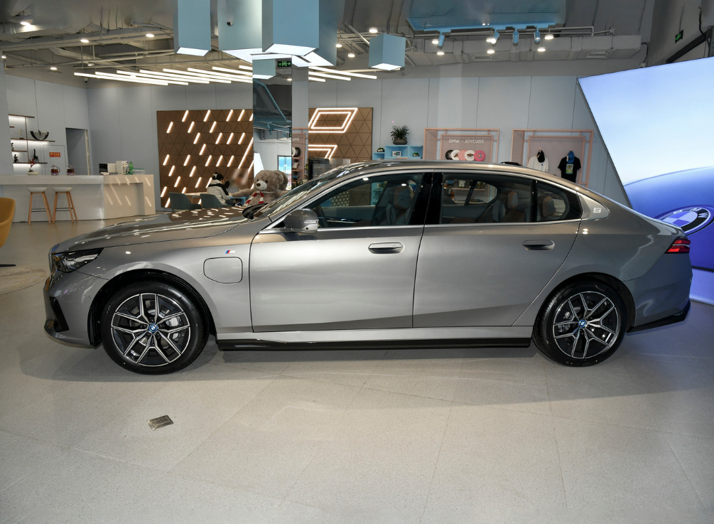 Book Ternary Lithium Ion Battery BMWs I5 2024 eDrive 35L Luxury Pure Electric Cars Energy Vehicle EV Car for Battery Type