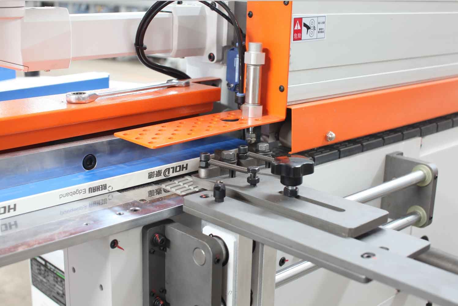 Furniture Wood Panel Closets Cabinet Edge Banding Machine Wood Bander 0.6Mpa