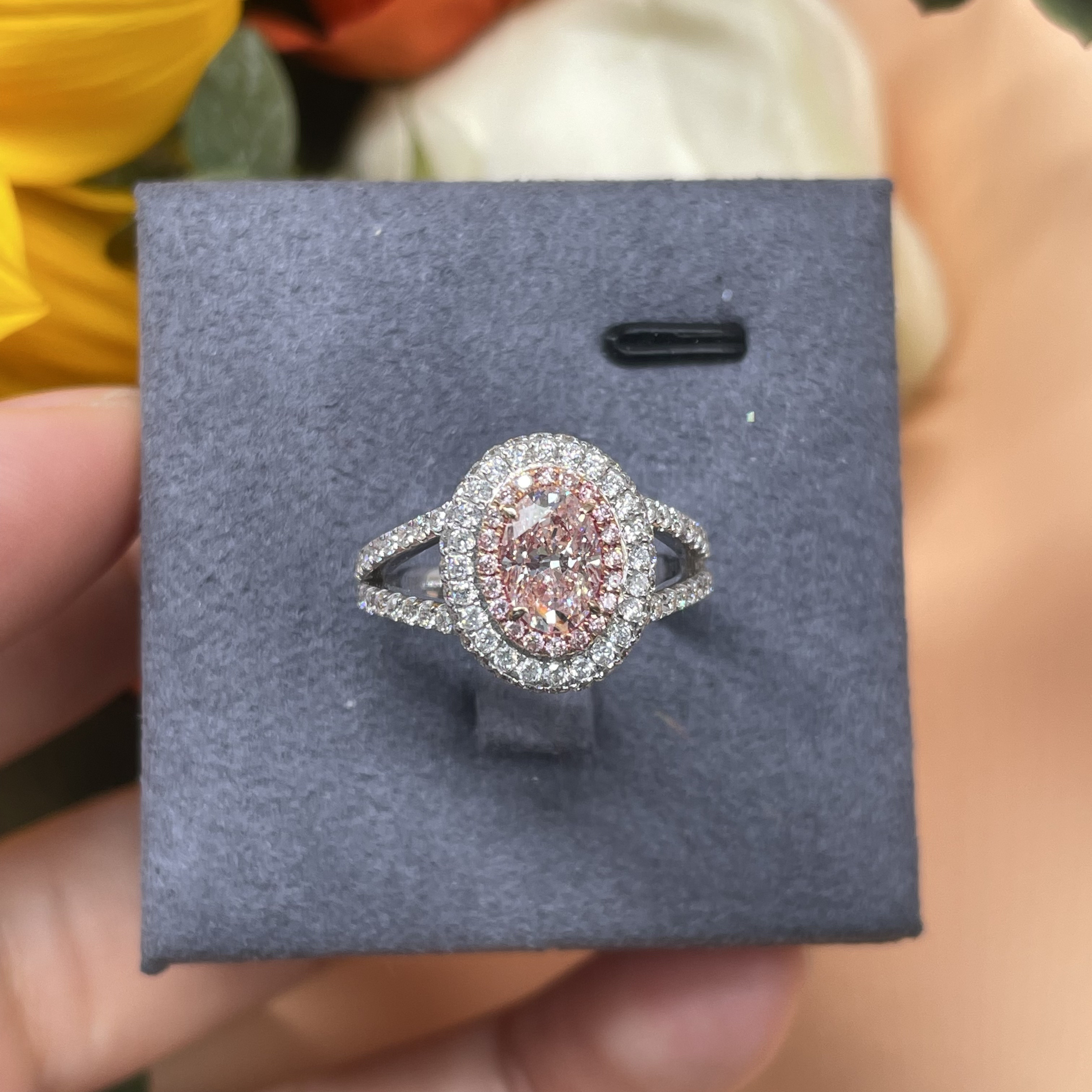 D 0.89ct D 0.938ct Lab Grown Pink Diamond Engagement Ring Oval Cut