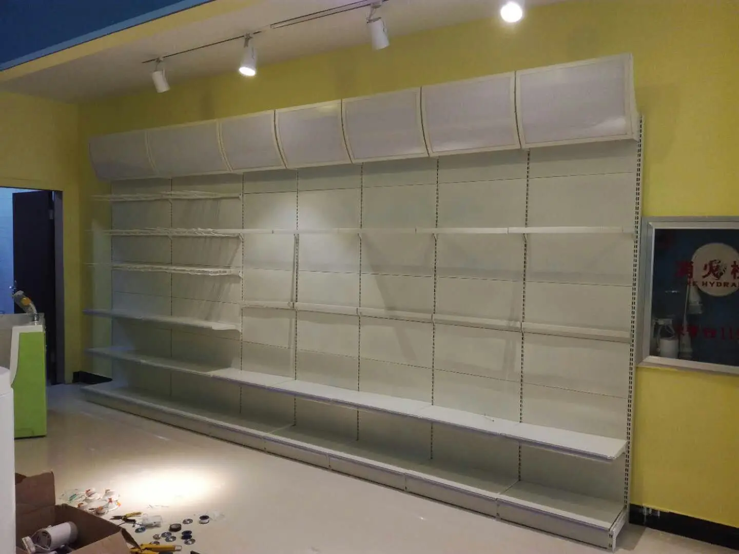 Factory customized color size metal mart display racks store shelf retail milk display rack