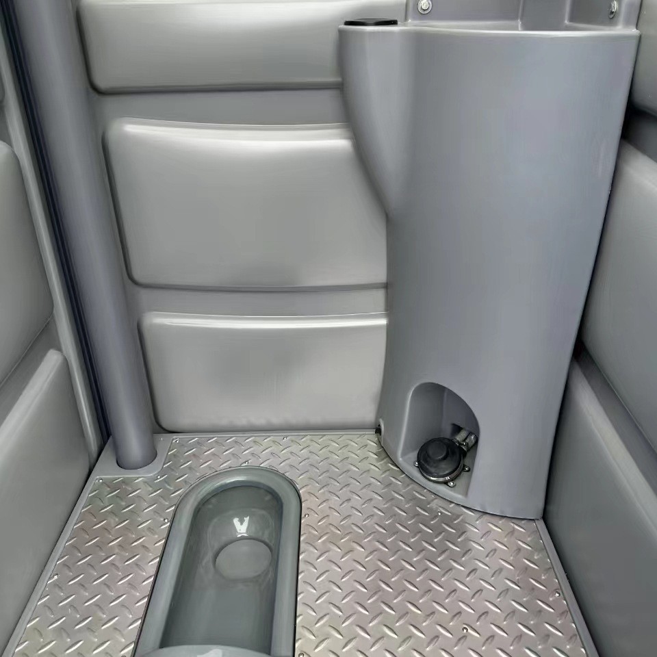 Convenient Lightweight Push Toilet for Park Attractions Portable Design