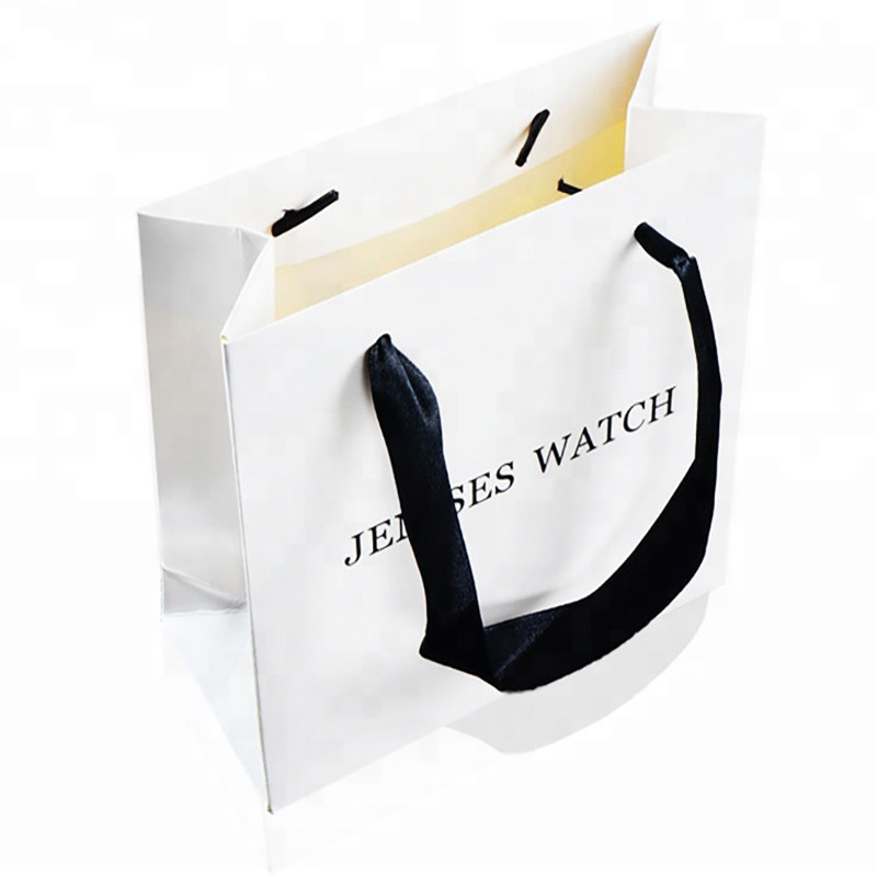 C2S Art Paper White Gift Bags With Handles 20×21×8cm Apparel Packaging