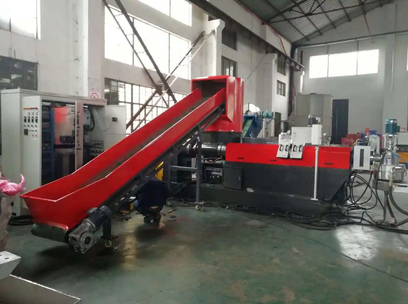 1000kg Pet Bottle Recycling Machine Line Hot Washing Plastic Flakes Crushing