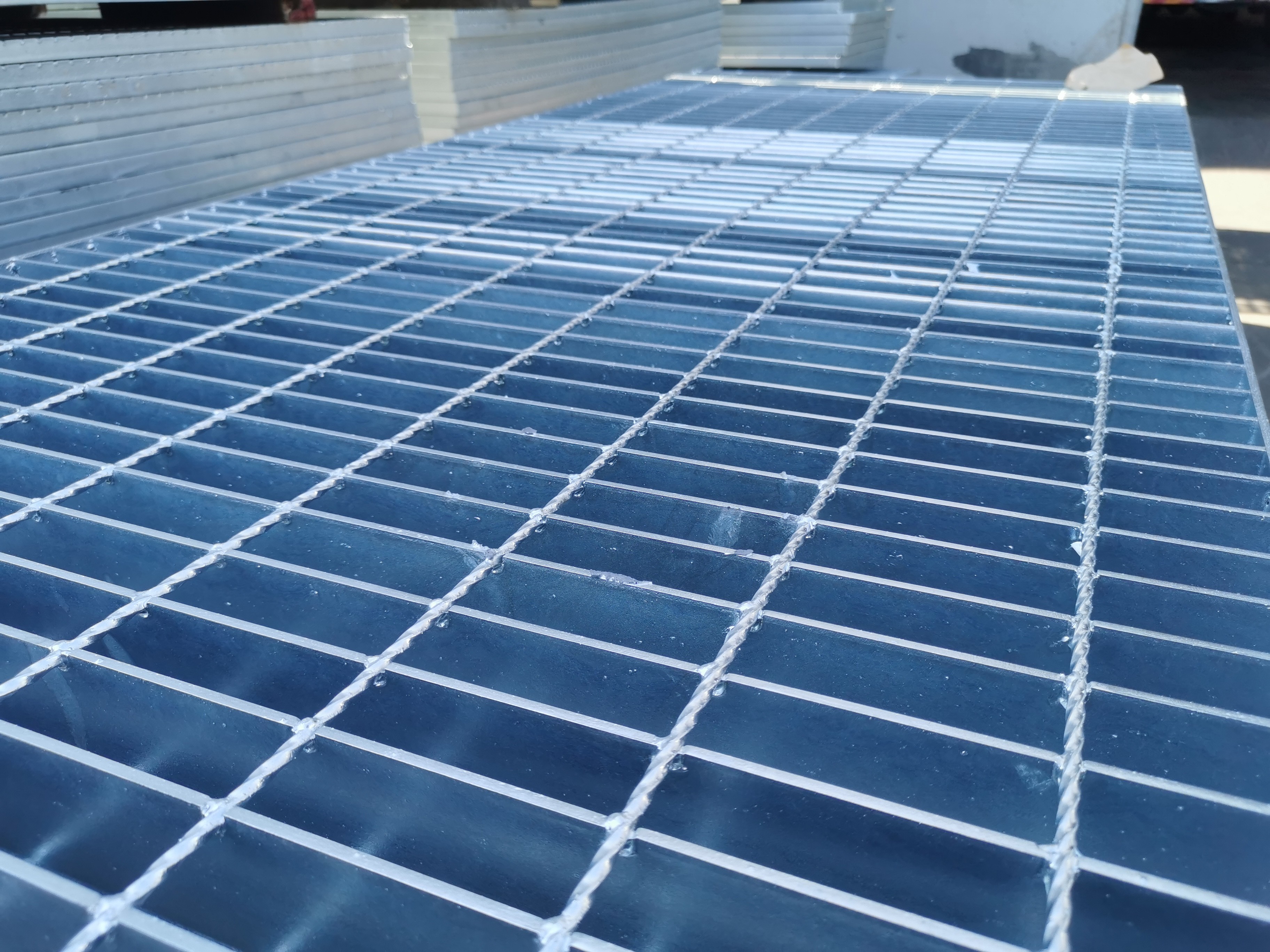 Square Port Non Skid Steel Grate Stair Treads 40mm For Sanitation Engineering