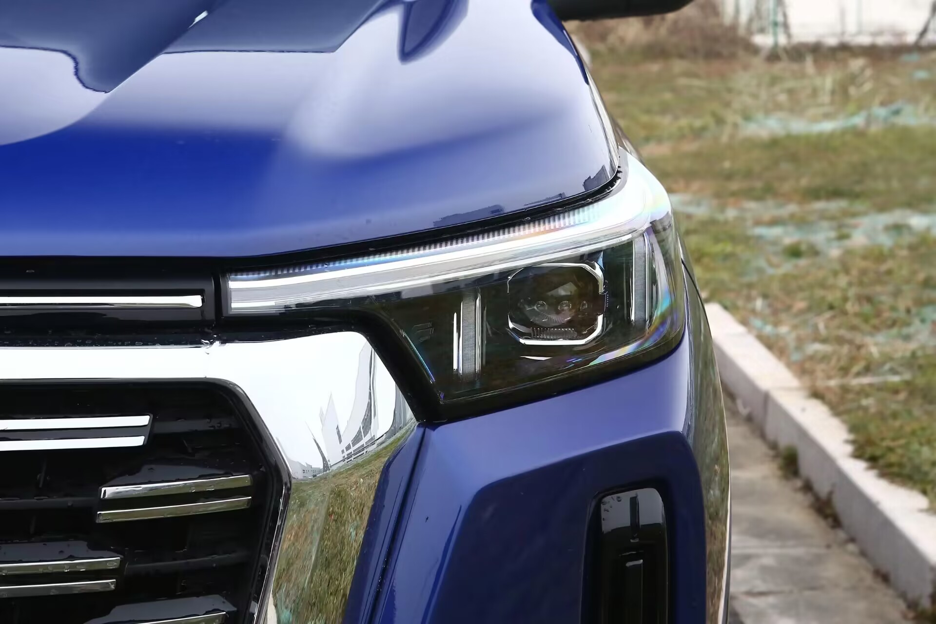 2023 Changan Lantuozhe 2.0T Diesel Car Pickup with LED Headlight and Left Steering Stand Out from the Crowd