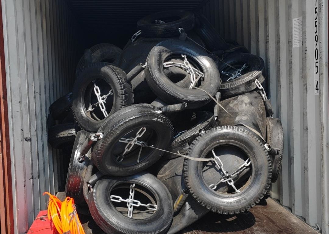 Marine Ship Yokohama Type Pneumatic Rubber Fender With Chain Net