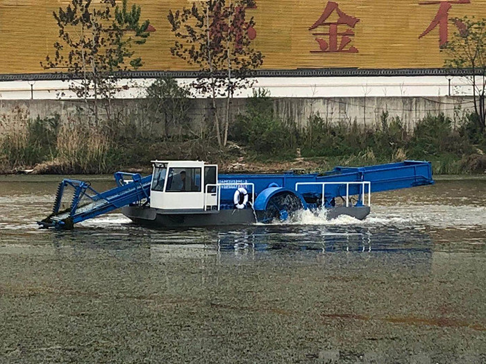 Floating Algae 8CBM Aquatic Plant Harvester Is Designed To Be Nine Meters