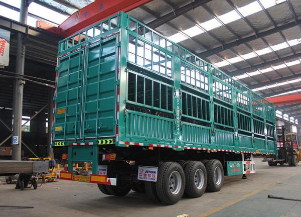 Triangle Tires Livestock Semi-Trailer for Safe and Smooth Livestock Cargo
