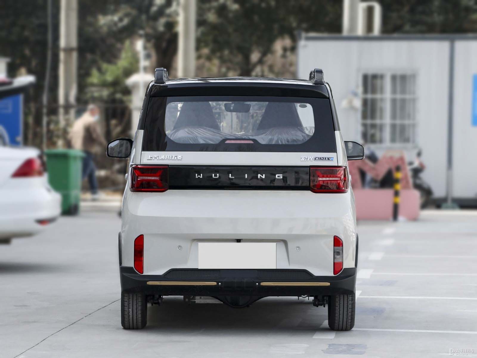 Made in China, SAIC GM Wuling mini electric car is a small electric car, and the popular ternary lithium battery