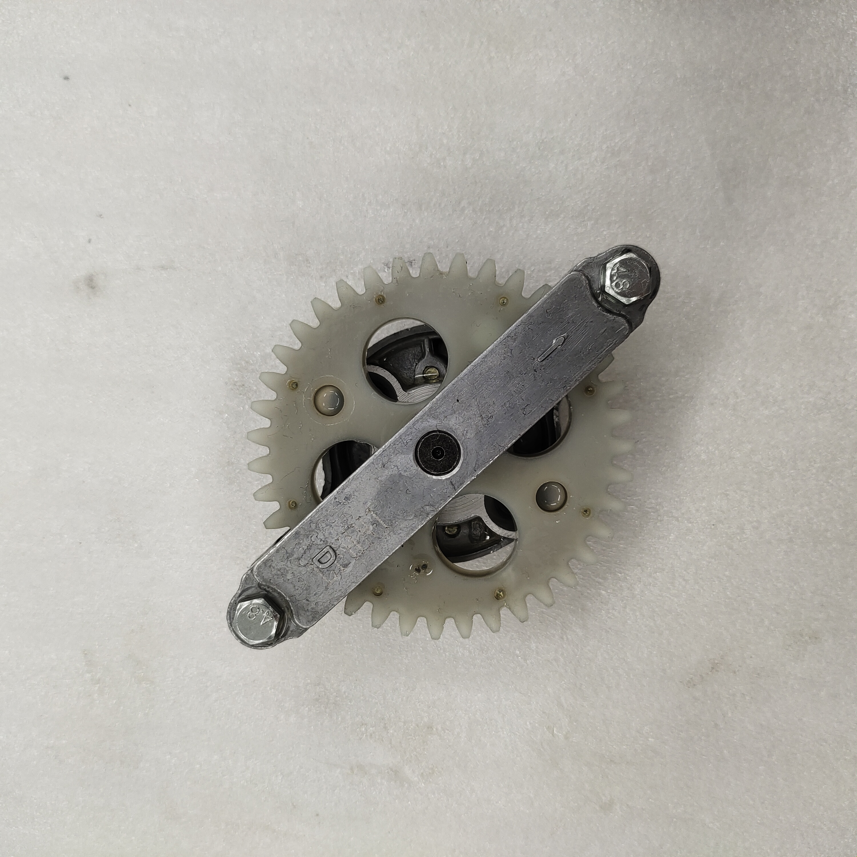 Silver Oil Lubrication Pump for LF150cc 250cc Motorcycle Engine Tricycle Spare Parts