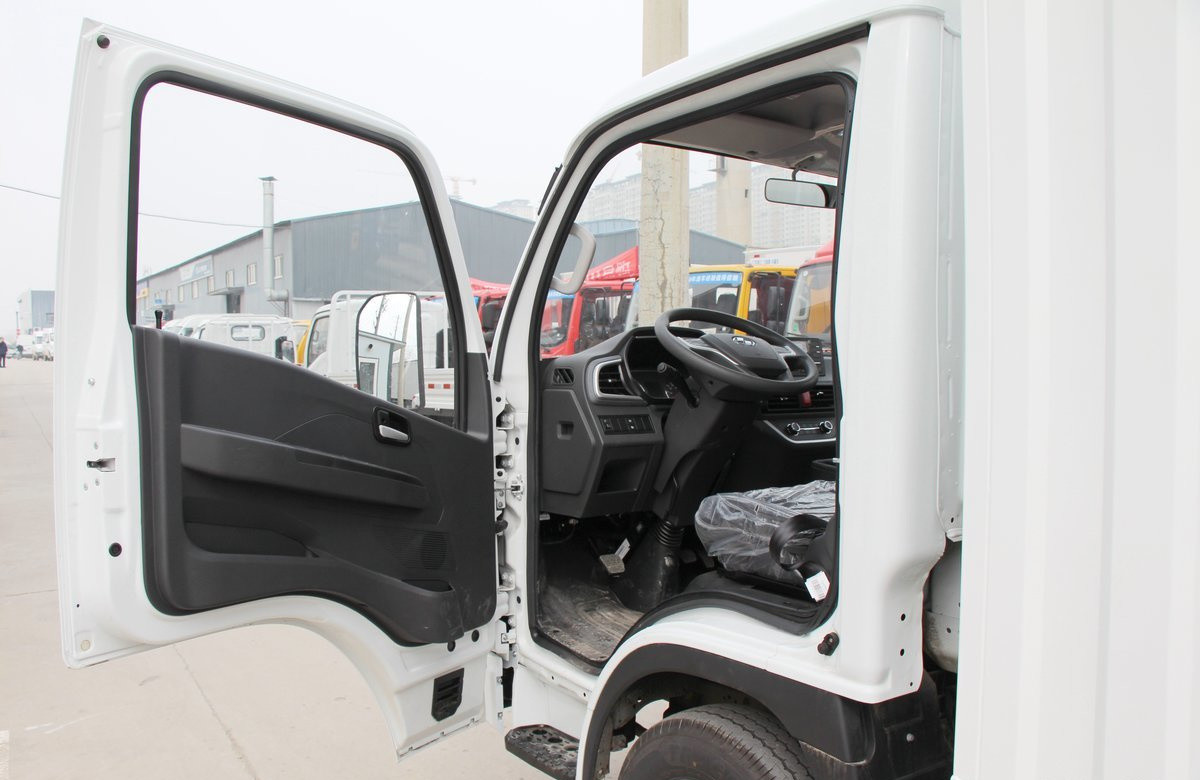 Van Cargo Truck SAIC Mini Truck 13.5m³ Box Single Cab Leaf Spring Diesel Engine For Africa