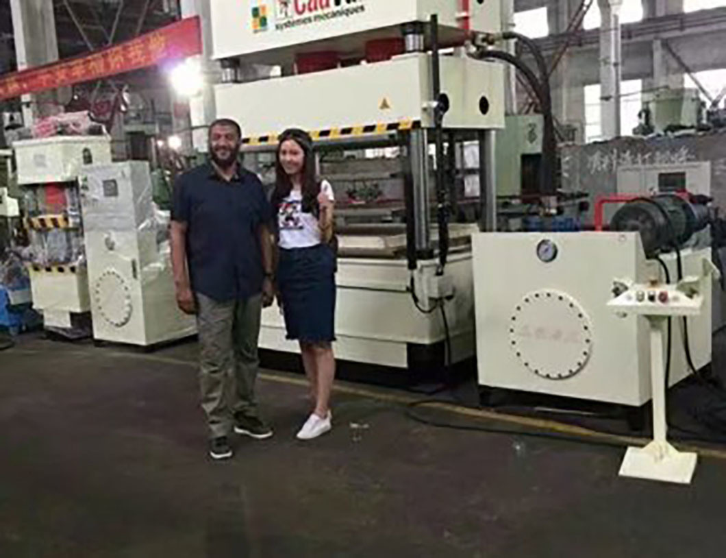 Rubber Raw Material Machinery/Motorcycle Vulcanizing Machine/Plate Hydraulic Vulcanizing Press