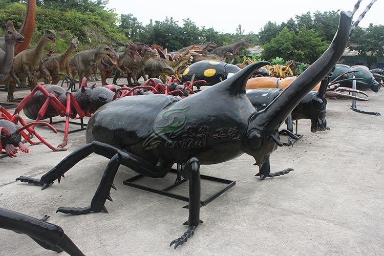 Realistic Life Size Animatronic Insects On Site Installation Available