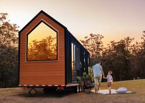 Quality Luxe Glamping Prefabricated Houses Custom Tiny House On Wheels For Hotels / Camping / Rental wholesale