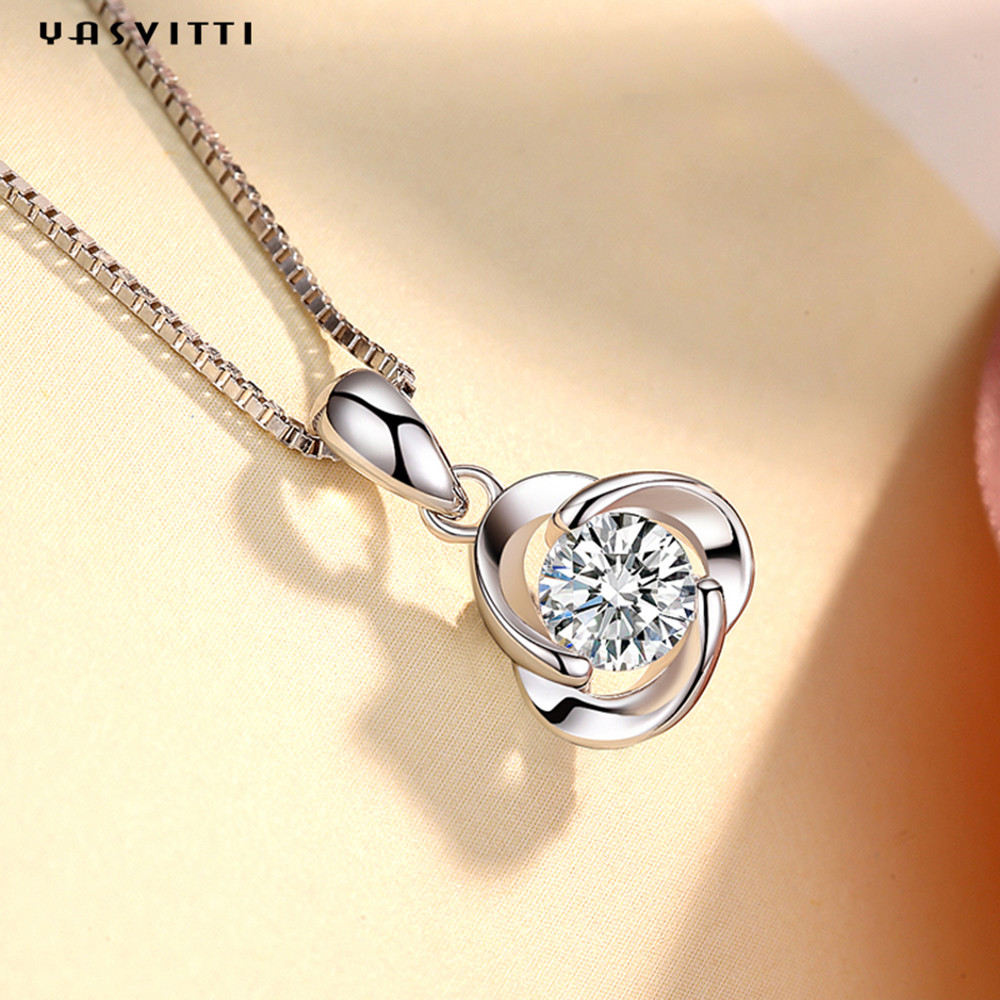 Clover Blue Crystal Pendant Simple Zircon Ladies Necklace Electroplating Alloy Necklace