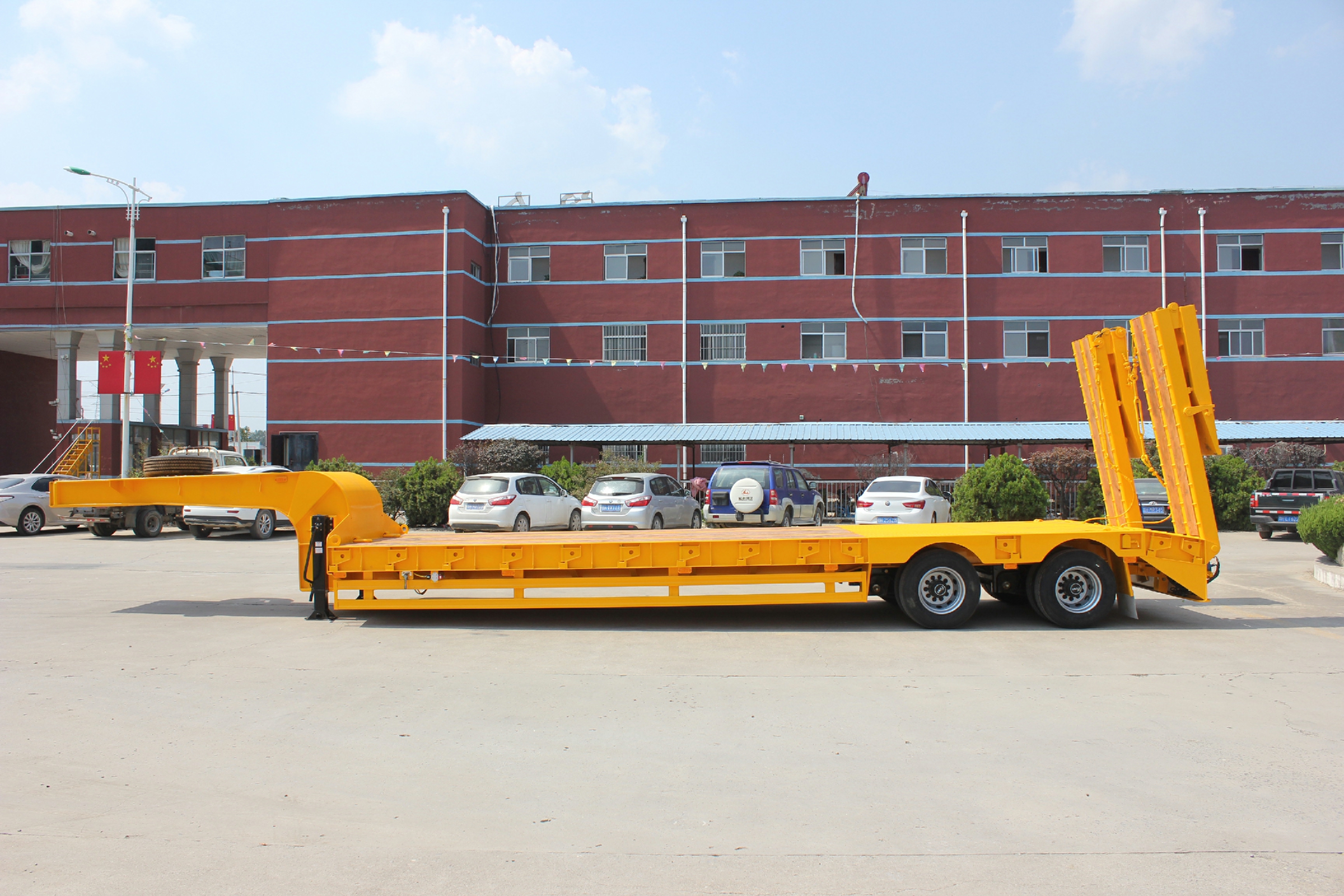 Heavy Load Gooseneck Lowboy Semi Trailer for Excavator Transport 3 Axles 4 Axles 12m 15m