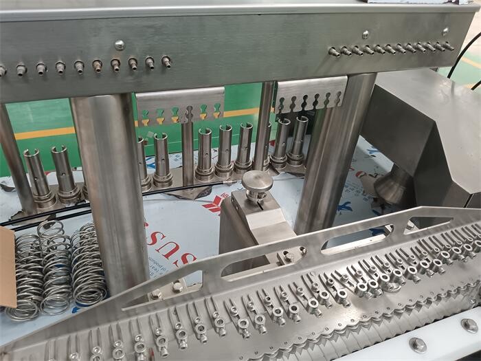 High-Speed Ampoule Filling Line For Pharmaceuticals And Vaccines With Peristaltic Pumps And LAF System