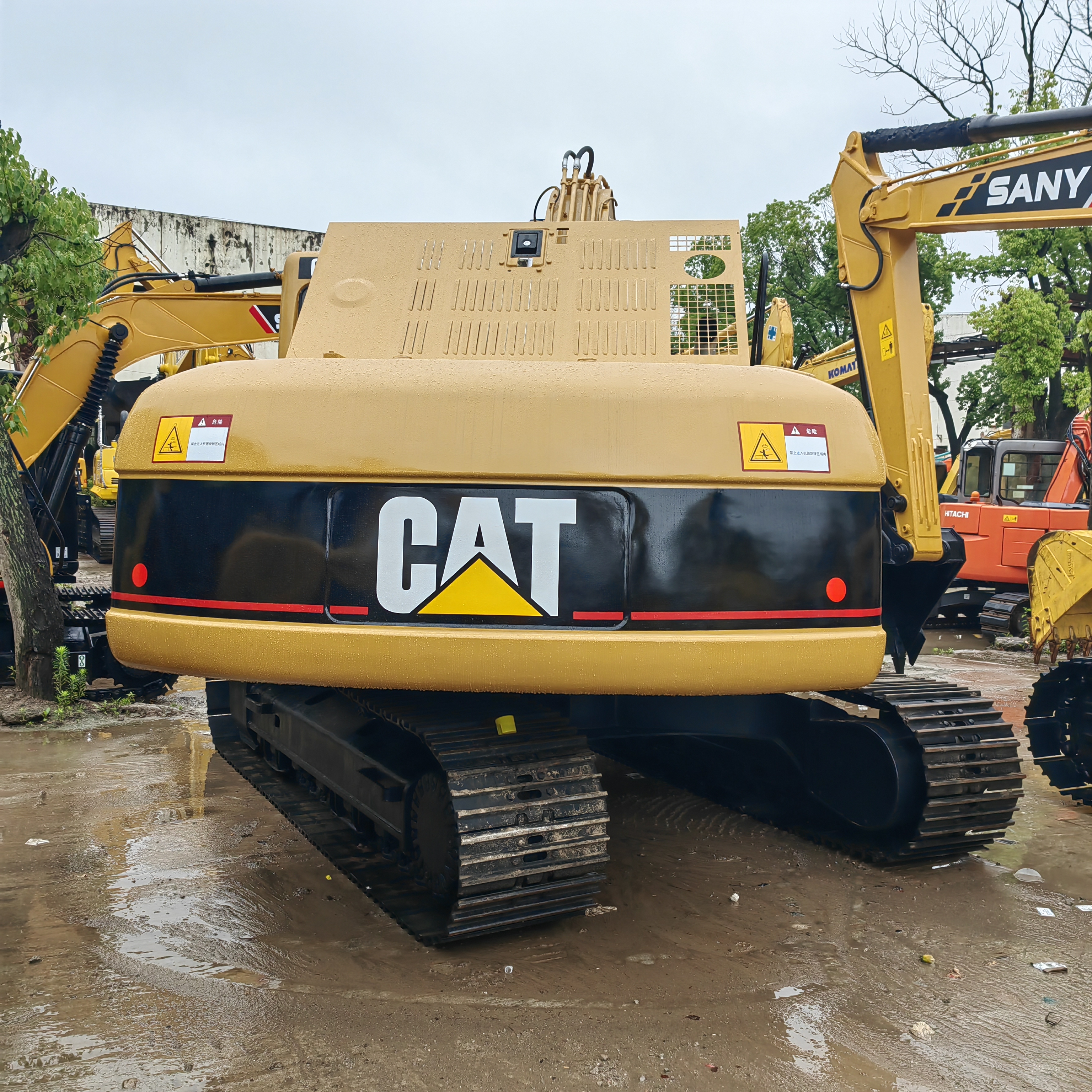 Original Japan Used CAT 320 Excavator in and with Original Hydraulic Valve