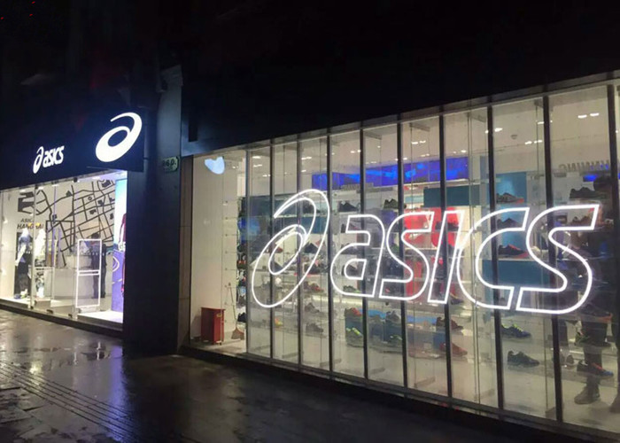 P3.91 - P7.82 Full Color Transparent Video Glass Screen For Store Window