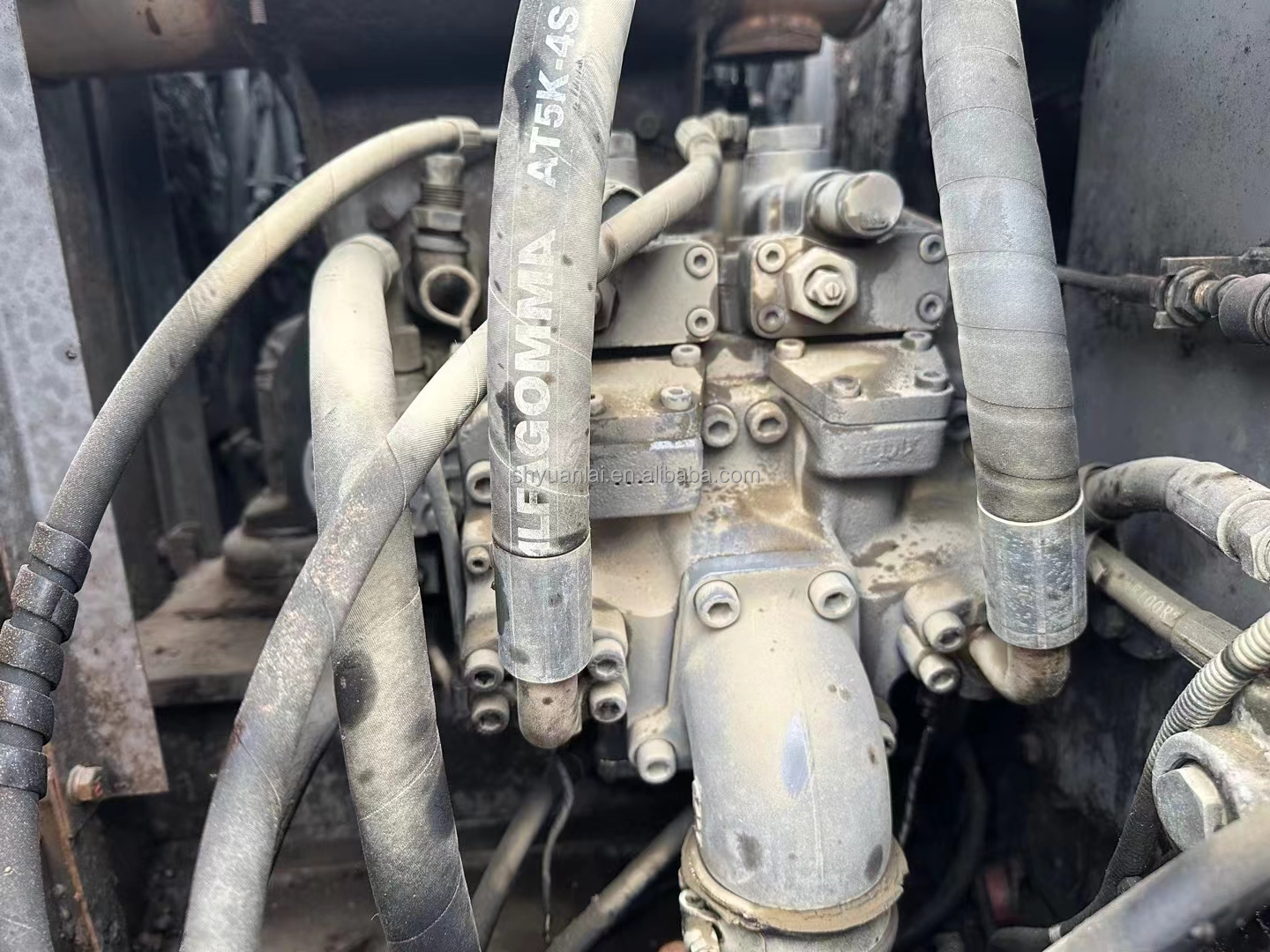 0.6m3 Original Hydraulic Valve EX120 Excavator ISUZU Engine