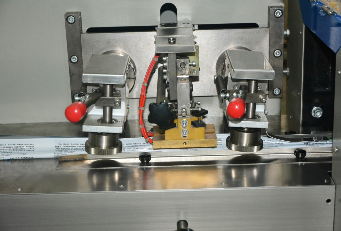 KN95 Mask Horizontal Flow Pack Machine Disposable Tableware Pillow Pouch Machine