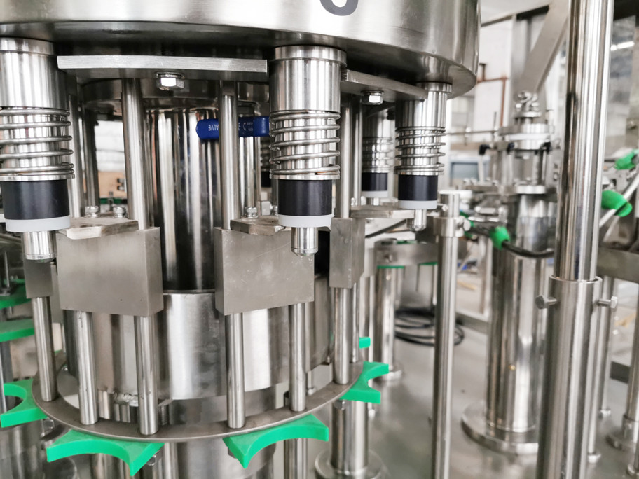 1.5KW 50BPM Pet Bottle Filling Machine Magnetic Powered Cap Device