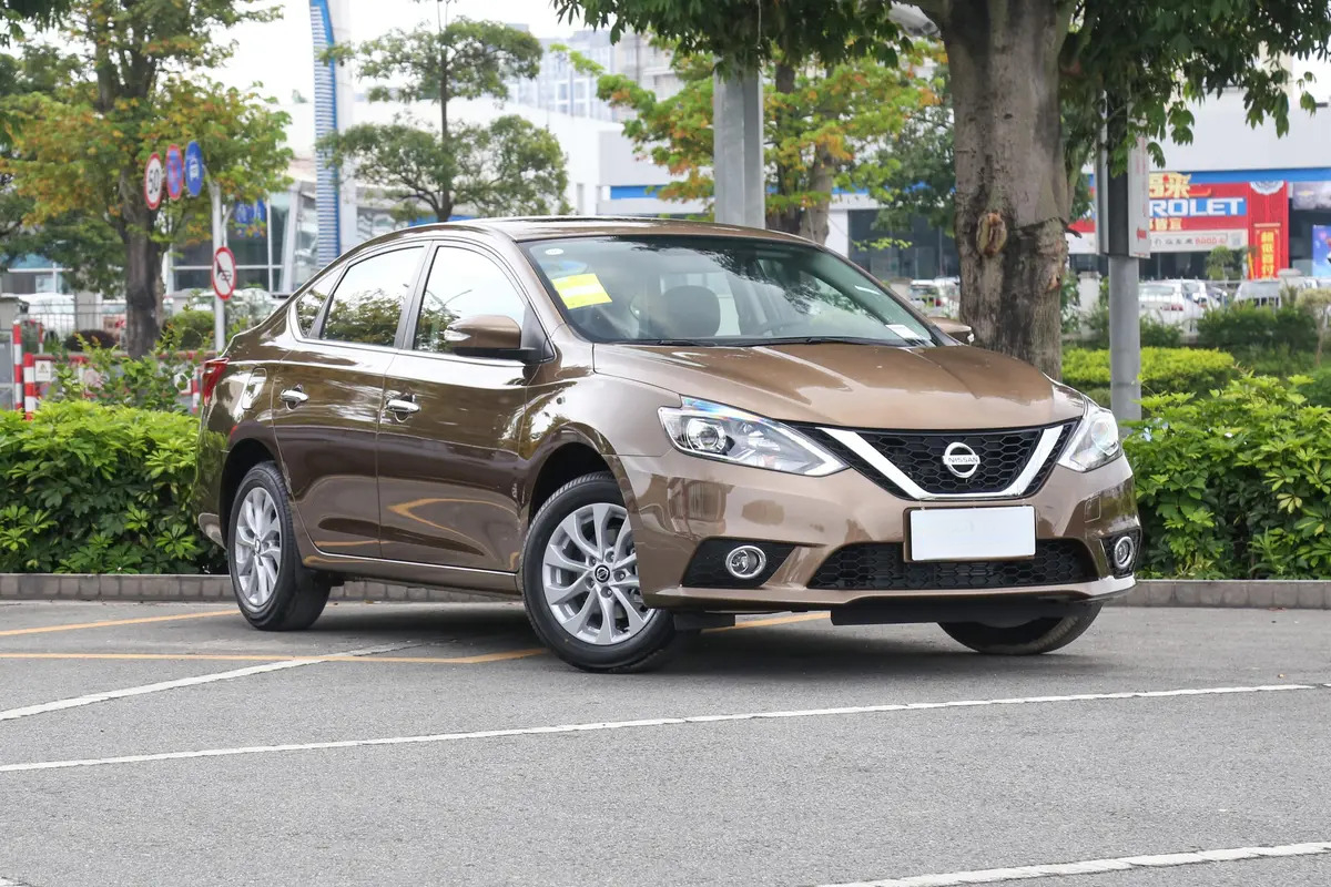 Auto Dongfeng Nissan Sylphy Gasoline Electric Drive 1.2L 72 Hp L3 4-door 5-seater Sedan with Length * Width * Height