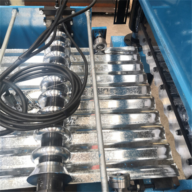 Metal color steel roof panel roll forming machine high speed roofing making machine