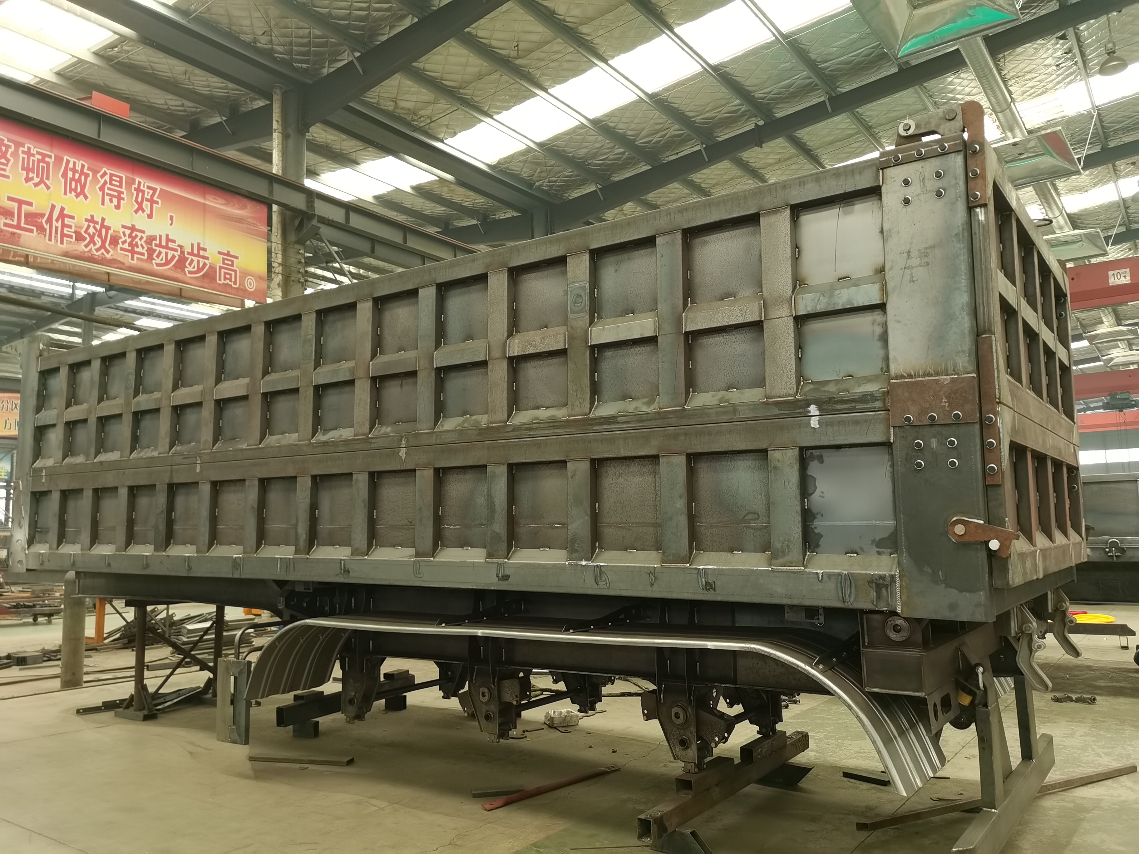 Truck Trailer 40 Cubic Meter Dump Tipper Semi Trailer with JOST or Yahua Landing Gear
