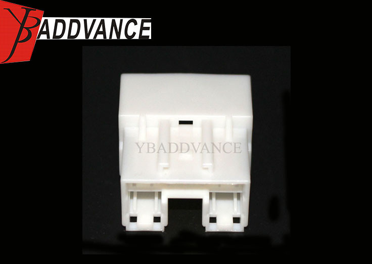 8 Pin Male Unsealed White Multilock Connector 8-1-98