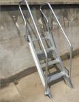Easy Carrying Bulwark Ladder Aluminum , Inclined Marine Dock Ladders Light