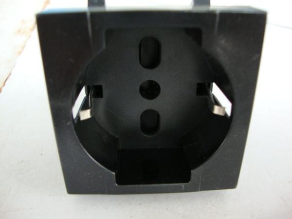 Standard Plastic Wall Receptacle Electric Power Sockets German Standard