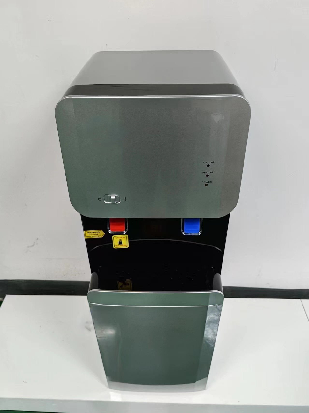 Compact 2L Water Replenisher Machine with Customizable Voltage and Silver