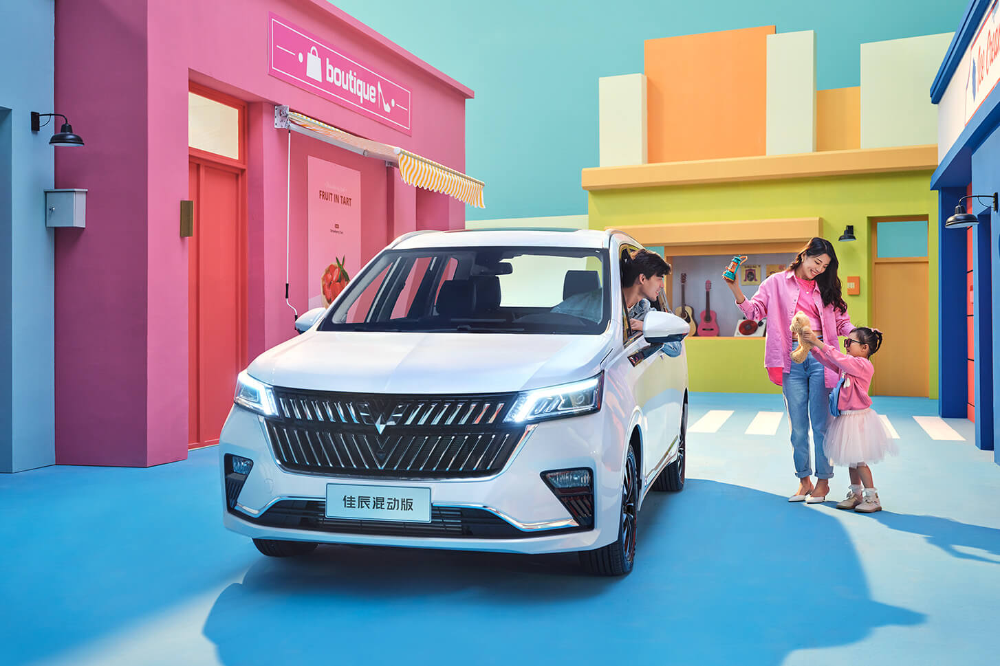 Wuling Jiachen Lithium Battery Hybrid Electric Car with 5-door 7-seat Body Structure