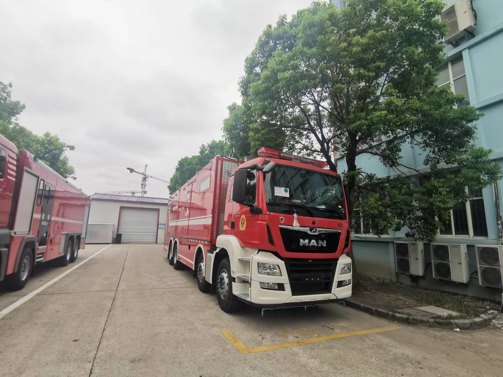 Emergency Chemical Detection Rescue Vehicle 6×4 Drive 100 Km/H
