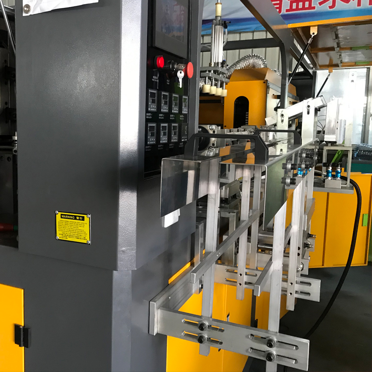 LGD-2-750 Molding Automatic Blowing Machine For Plastic Bottles With In Food Beverage