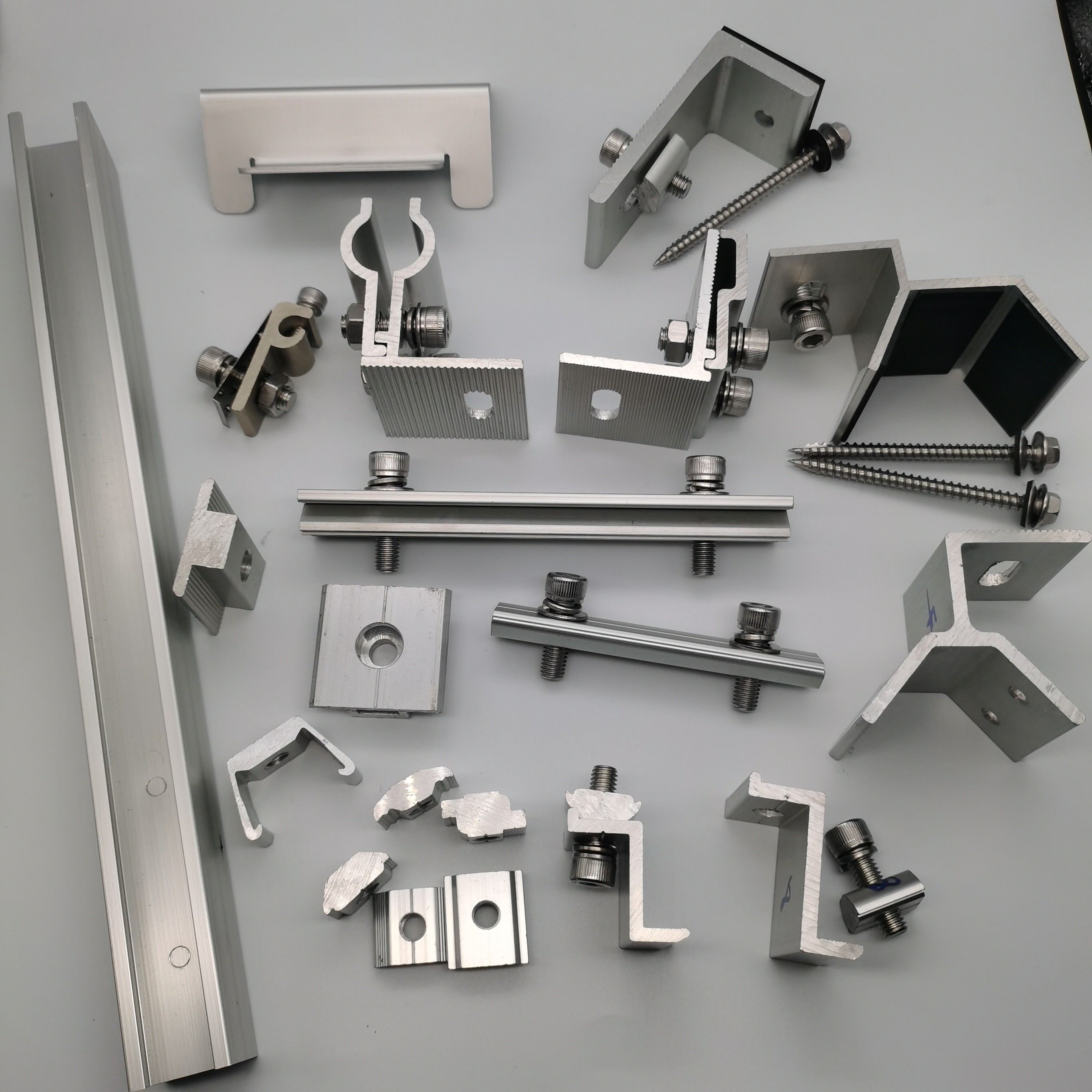 Aluminium Mid Clamp On H Steel For Solar Panel Mounting On Grounding Clips