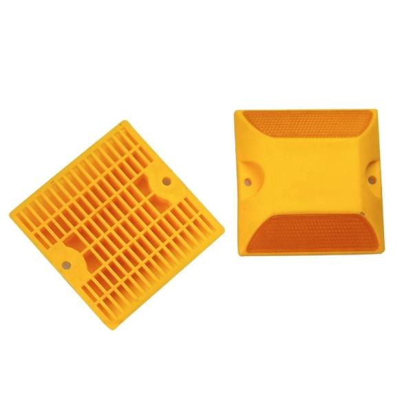 Traffic Safety Plastic Reflective Road Stud in Yellow 100X100X20mm for Traffic