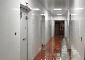 Quality Customized Seafood 100mm Thickness Fridge Freezer Cold Room Rounded Corner wholesale