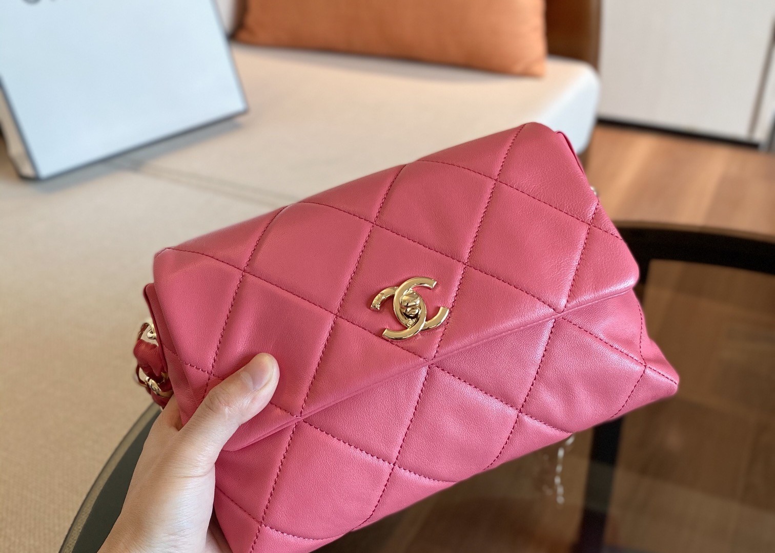 17cm Length Chain Shoulder Bag Daily Travel With Shallow Gold Hardware